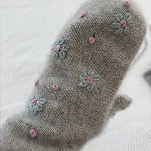 Henri Bendel Cashmere Embroidered Gloves w/ Braided Neck Cord - Picture 8 of 13